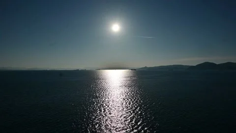 Open view of the Mediterranean Sea with a clear horizon line where sky meet.. Video stock 336217212