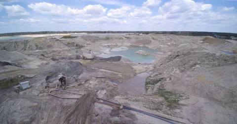 Opencast mining of industrial metals in quarry on cloudy day 스톡 동영상 172287828