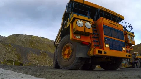 Opencast mining iron ore. 库存影片 56075481