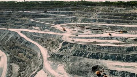 Opencast mining quarry with lots of machinery at work  Vídeos de archivo 158181366