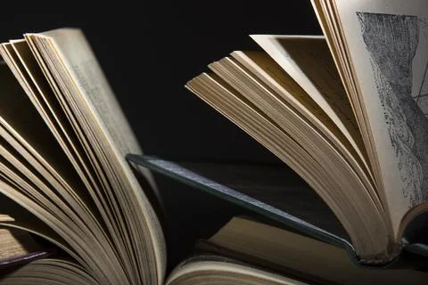 Opened Aged Book Stock-Fotos