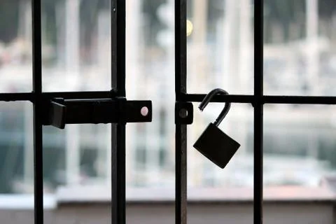 Opened lock on iron rail Foto stock