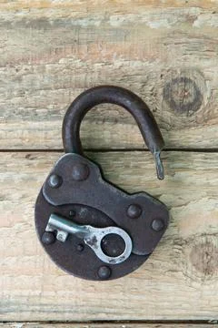 Opened old rusty lock with key. Copy space. Looking for problem solution concept 스톡 사진