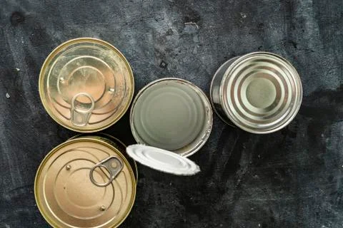 Opened tin can on the table without leftovers from the food, meal concervatio 스톡 사진