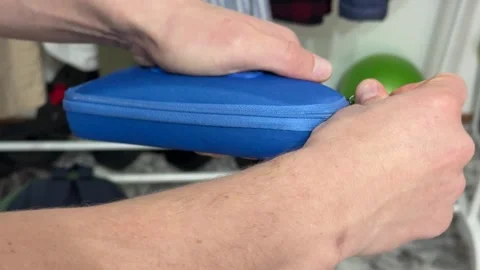Opening and closing the zipper on a glasses case 스톡 동영상 335074261