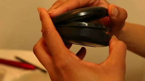 Opening and using powder puff of a makeup kit Video stock 36814850