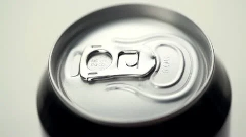 Opening a beverage can Stockbeeldmateriaal 20514529