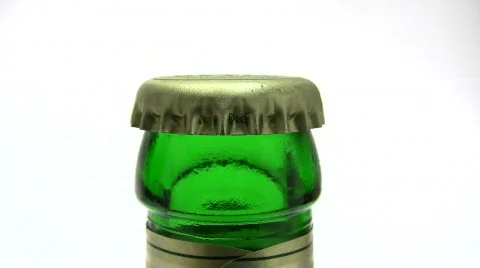 Opening a Bottle of Beer Vidéo 121119