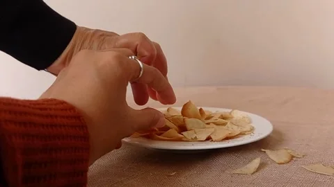 Opening a box of flowers Stock Footage 146252731