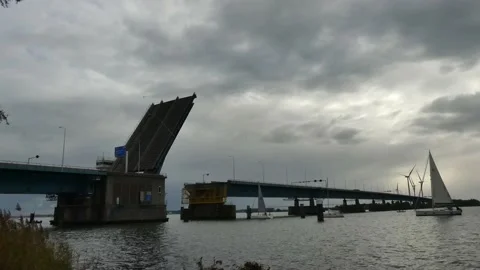 Opening bridge Video stock 164161315