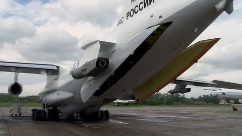 Opening of cargo compartment in tail section of Il-78 tanker aircraft. Video stock 108430152