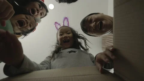 Opening a Christmas giftbox present. 库存影片 165277838