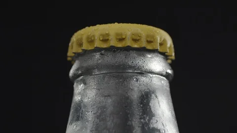 Opening the cold drink bottle 스톡 동영상 124624883