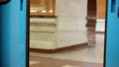 Opening the doors of the electric train close-up. Video stock 171626638