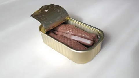 Opening Easter Tin of Chocolate Treats for a Sweet Delight Vídeo Stock 332963642