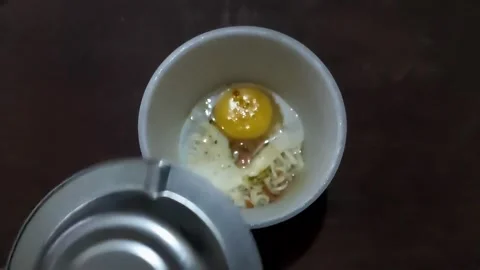 Opening up Egg Noodle in Cup 스톡 동영상 301374149