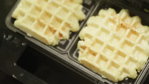 Opening electric waffle maker with freshly baked crispy golden waffles inside 스톡 동영상 336902518