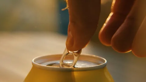 Opening Fizzy Can 動画素材 284986943