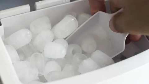 Opening home ice maker machine lid and taking fresh ice cubes Vídeos de archivo 342239812