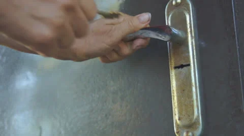 Opening house door Stockbeeldmateriaal 25822174