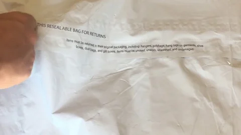 Opening Up Package 動画素材 76412481