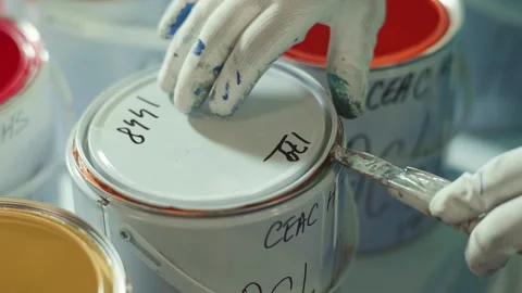 Opening Paint Bucket Gloves on hand Preparing for painting Vídeo Stock 142138317