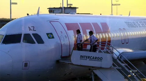 Opening the pilots door Stock Footage 517999