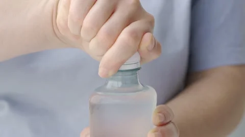 Opening Plastic Bottles of water Vidéo 280041021