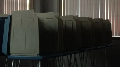 Opening up polling place for voting 動画素材 137606731