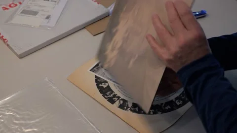 Opening a record's mailer, inspecting the record. 库存影片 151166607