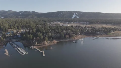Opening shot Big Bear Lake Vídeos de archivo 329192019