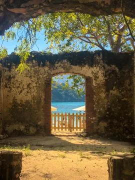 Opening through a stone wall. Foto stock