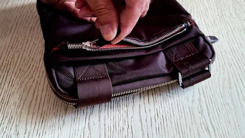 Opening Zipper on Dark Brown Leather Satchel Close Up Indoors Vídeos de archivo 343215903
