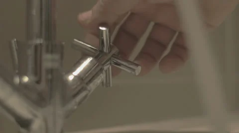 Opening/closing faucet Stock Footage 36001077