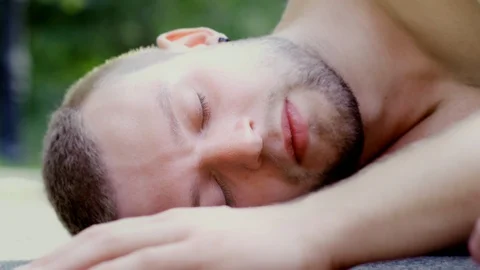 Opens the eyes Video stock 94348391