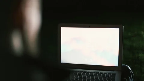 Opens macbook Stock Footage 129466448