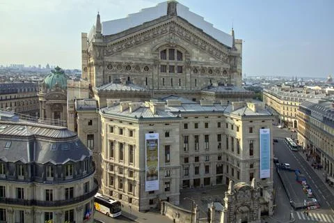 Opera House Paris Frontview over Skyline of Paris 库存照片
