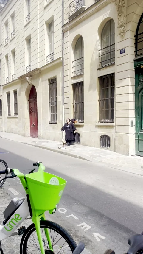 Opera Singer Performing on the Streets of Paris on a Sunny Day Stock-Footage 319767288