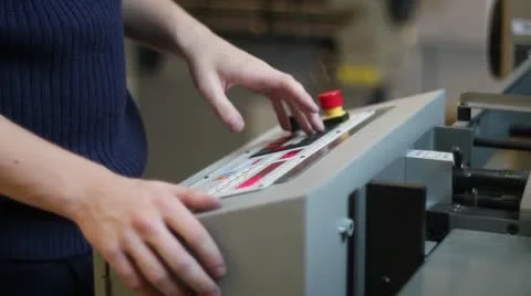 Operating paper folding machine 스톡 동영상 10712648