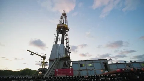 Operation of a drilling rig on an oil platform in the oil and gas industry. Stock Footage 151217076