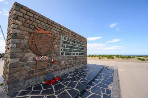 The Operation Dynamo Memorial to Allied Forces in Dunkirk with sand dunes to  Stock Photos
