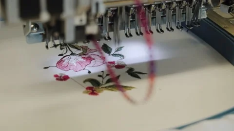 Operation of an industrial robotic sewing machine. 動画素材 139495108
