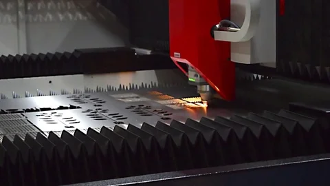 Operation of a laser with a program-controlled machine 库存影片 84259425