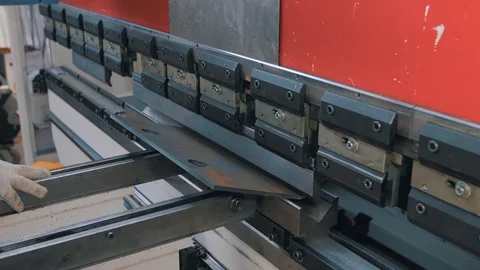 Operation of the machine for bending metal Vídeos de archivo 108045930