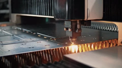 Operation of a plasma cutter of thin sheet metal on a CNC laser machine 動画素材 265510314