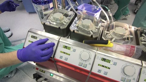 The operation of the ventilator piston, against the background of a doctor Video stock 144556765