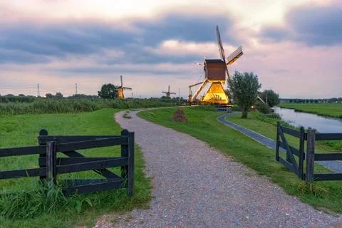 Operational windmill a night Stock-Fotos