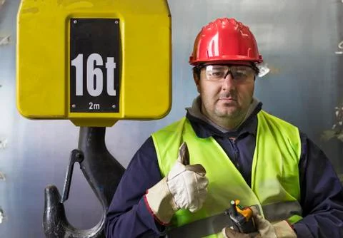 Operator and hook of construction crane 库存照片