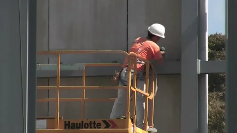 Operator assembling concrete panels in an elevator in a industrial warehouse Video stock 250028582