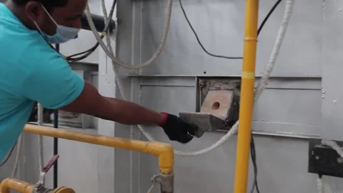 Operator checking high degree Celsius temperature in tunnel kiln Video stock 250534162